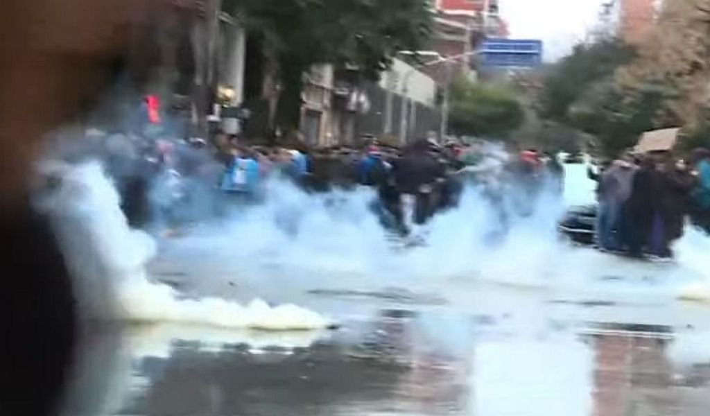 Represión frente al Congreso: gases, balas de goma y una periodista herida en una jornada marcada por la resistencia