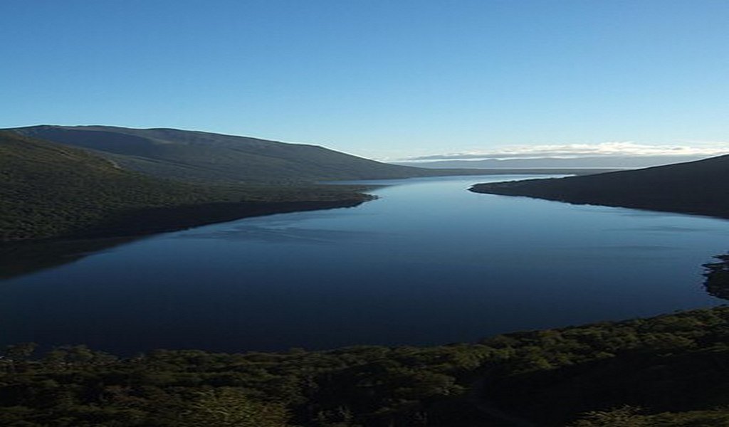 Lago Escondido, en Tierra del Fuego. Donde  el bosque se encuentra con la cordillera