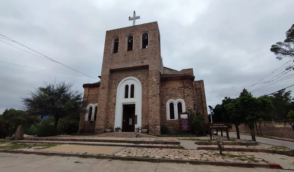 El antiguo oratorio La Capilla del Monte que  dio nombre a la actual ciudad.
