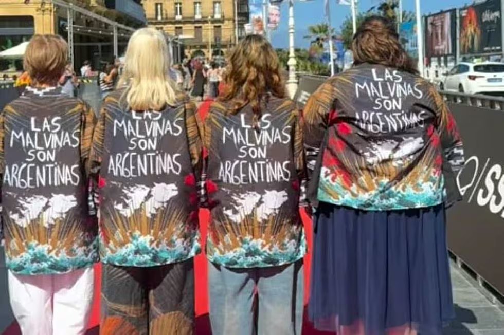 “Las Malvinas son argentinas”: el mensaje que cruzó la alfombra roja de San Sebastián
