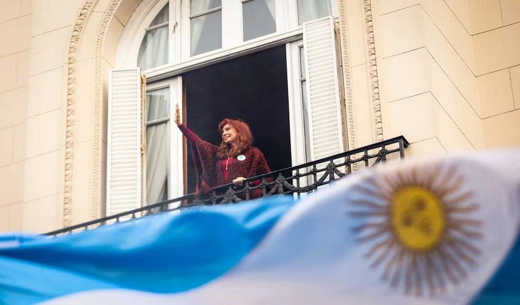 "La proscripción perpetua es la verdadera pena": Cristina Kirchner volvió a desafiar a la Justicia con una carta de fuerte contenido político