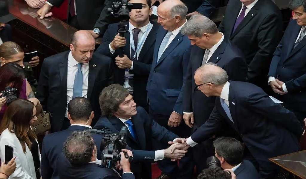 Javier Milei y los jueces de la Corte Suprema de Justicia. noticias argentinas
